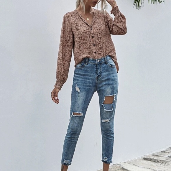 Beautiful woman button up blouse apricot color - Picture 5 of 8